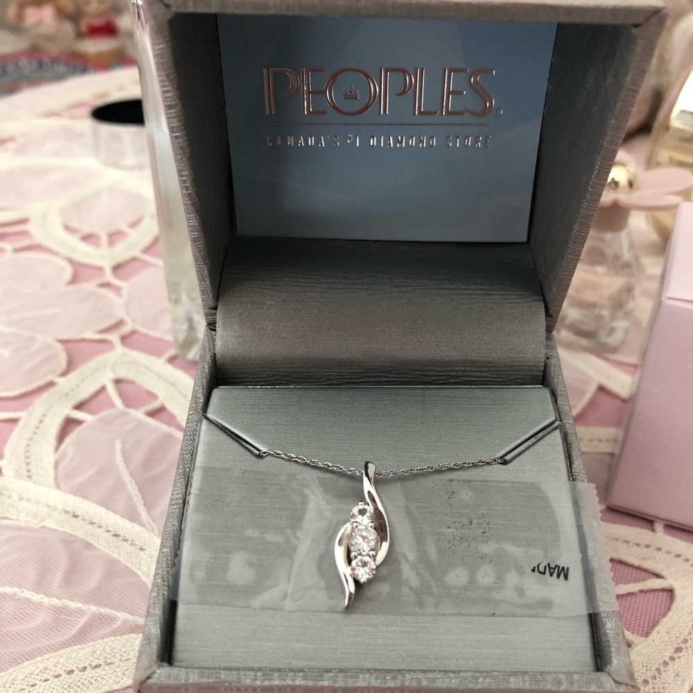 People’s sterling silver sapphire necklace
